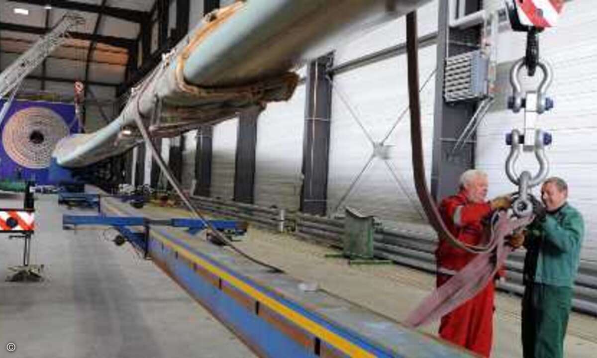 In der neuen Testhalle können Ingenieure künftig Rotorblätter von bis zu 90 Metern Länge Belastungsprüfungen unterziehen.