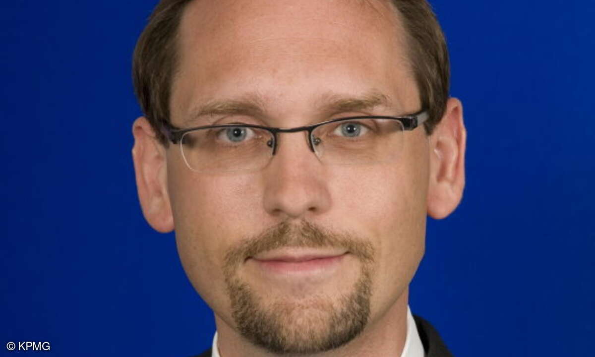 Stefan Hölzner ist Prokurist bei KPMG, einem weltweiten Netzwerk von Wirtschaftsprüfungs- und Beratungsunternehmen.