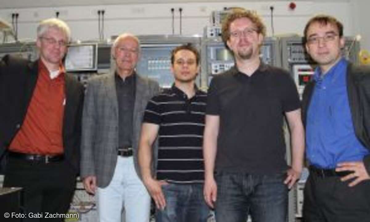 Das Team um Professor Leuthold (re.): René Schmogrow, David Hillerkuß und die Professoren Wolfgang Freude und Christian Koos.(v.re.na.li.)