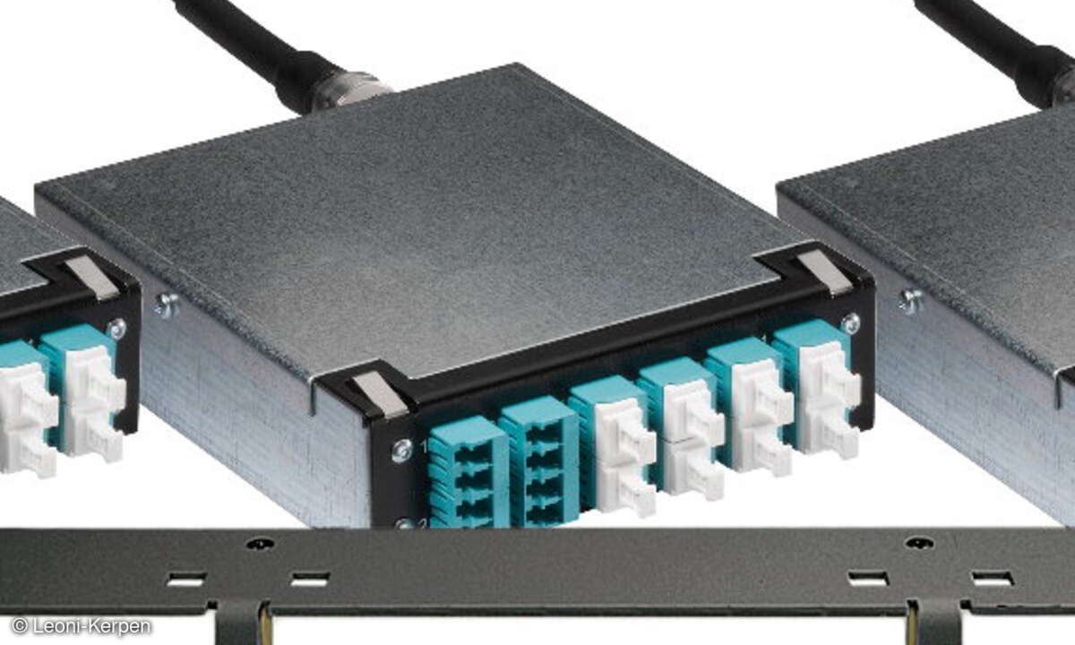 Aufnahmerahmen mit drei DC-Link-Modulen mit je 12 LC-Duplex-Kupplungen