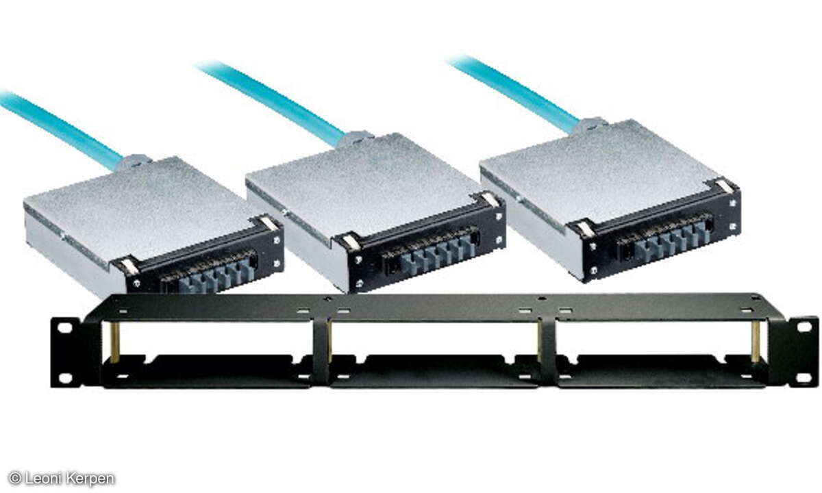 Datacenter-Link-Aufnahmerahmen und drei DClink-Modulen 40/100-GBit/s-Ethernet mit je 8 MPO