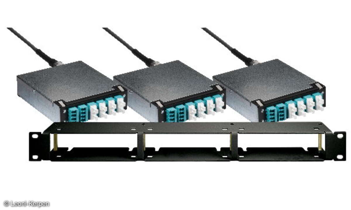 Aufnahmerahmen mit drei DC-Link-Modulen mit je 12 LC-Duplex-Kupplungen