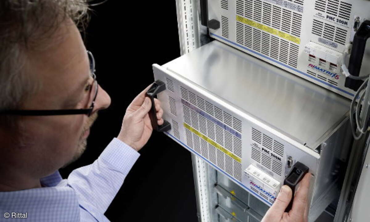 Mit modularen USV-Systemen kann der Servicetechniker die Anlage im laufenden Betrieb warten, ohne auf ein ungeschütztes Netz (Bypass) umschalten zu müssen.