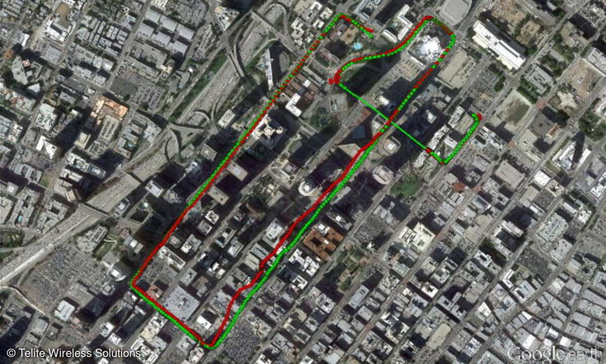 Messergebnisse von Telite Los Angeles: Die grüne Linie zeigt die Positionsbestimmung mit einem kombinierten GPS/Glonlas-Empfänger und die rote mit einem GPS-basierten Empfänger.