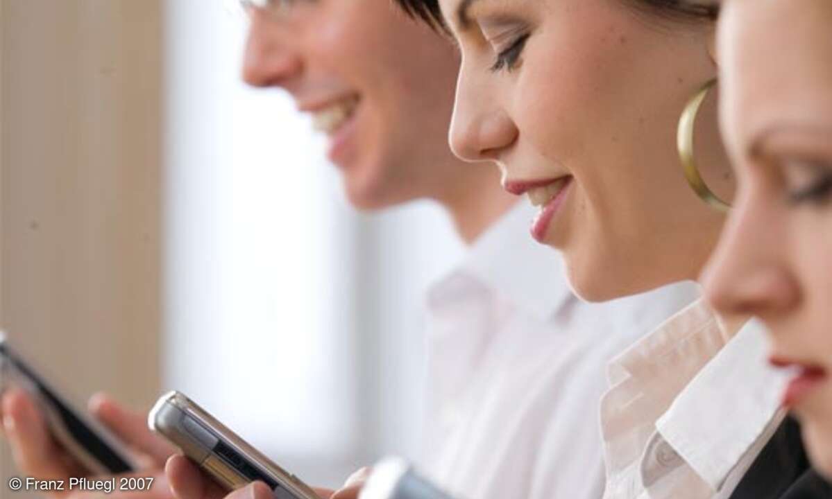 Beschäftsmenschen mit Handy