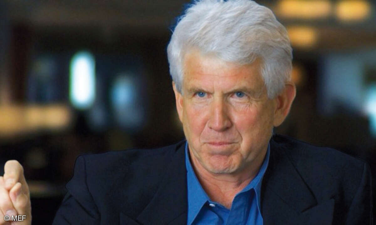 Bob Metcalfe beschrieb am 22. Mai 1973 in einem Memo erstmalig das Ethernet-Konzept und gilt seitdem als Erfinder des Ethernets. Heute arbeitet er als Professor für Innovation an der University of Texas in Austin.