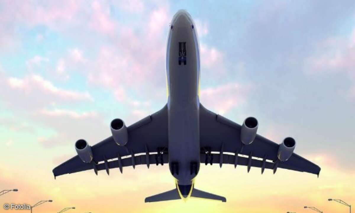 Flugzeug von unten aufgenommen