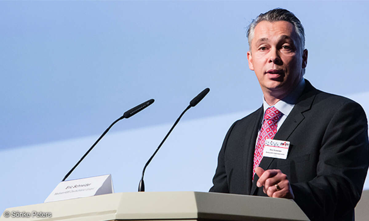 Eric Schneider, 1  Vorsitzender der M2M Alliance, auf dem M2M Summit 2013 neu