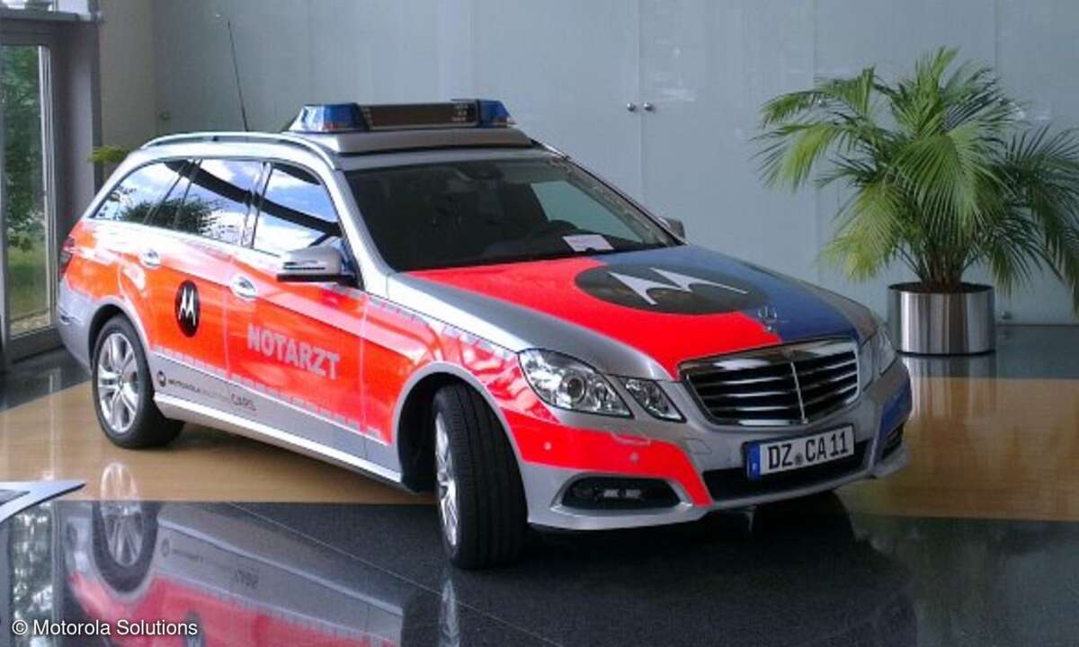 Das Connected-Vehicle bietet unter anderem TETRA-Digitalfunk und Mobile-Computing-Funktionen.