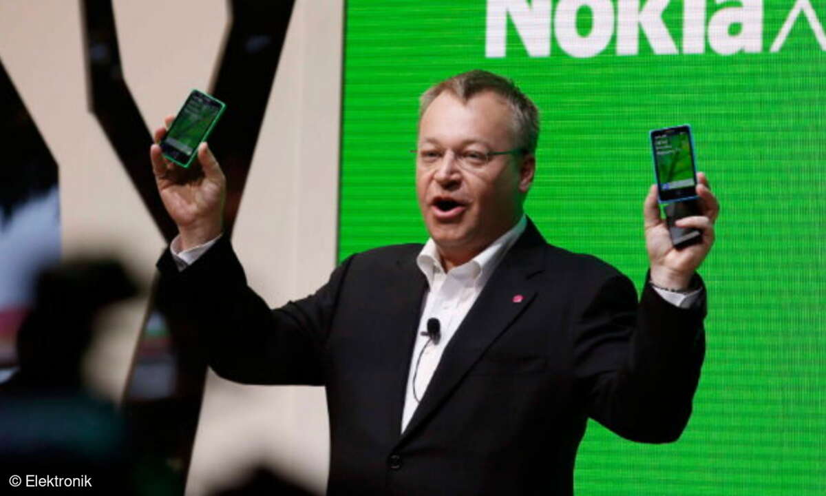 Stephen Elop zeigt Nokias erste Smartphones mit Android, dem Betriebssystem vom Erzrivalen Google.