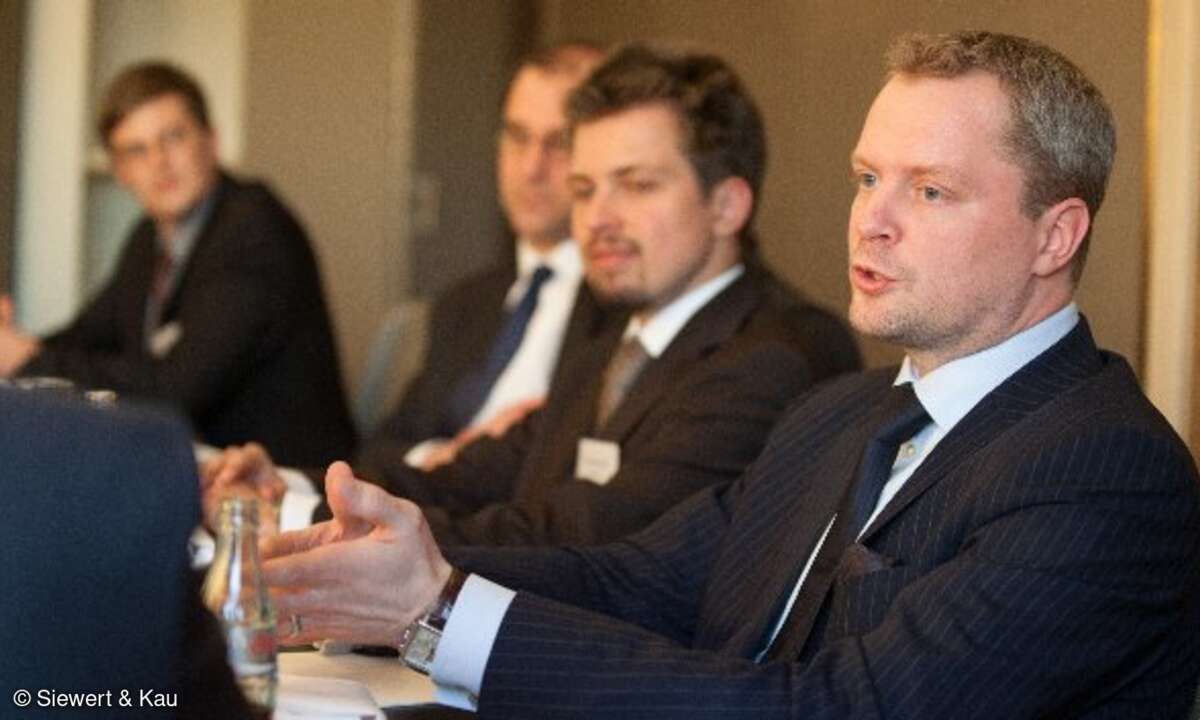 Johannes Weicksel Bitkom, Arbeitskreis Netzinfrastrukturen (Mitte). Im Vordergrund ist Lars-Christian Weißwange, Vice President Device Westeuropa bei Huawei Deutschland, zu sehen.