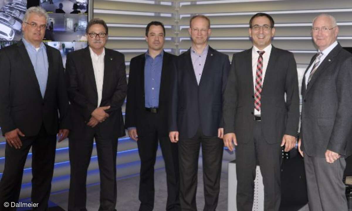 Das Vertriebsteam von IPPI zusammen mit Dieter Dallmeier (2. v.l.) bei der Eröffnung des Showrooms in München