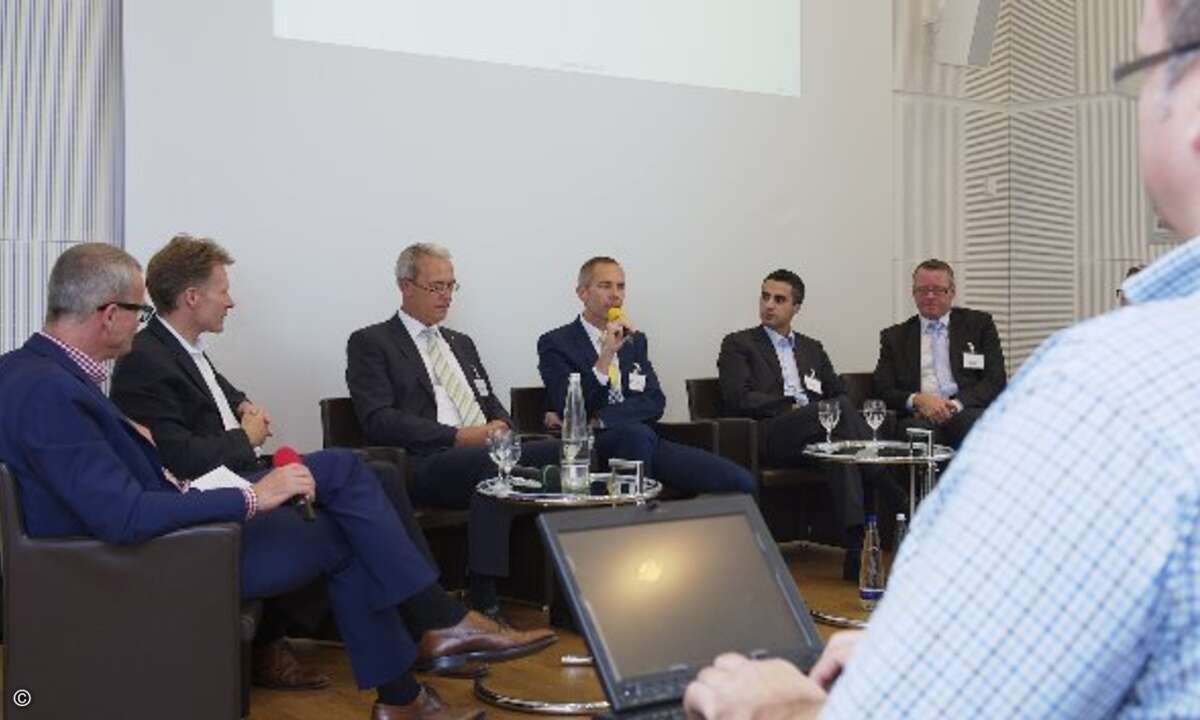 Die Teilnehmer der Diskussionsrunde (v.r.n.l.): Marcus Klische (Blackberry), Özgür Koyun (Kobil Systems), Andre Hansel (Microsoft) und Heinrich Golüke (Datev).