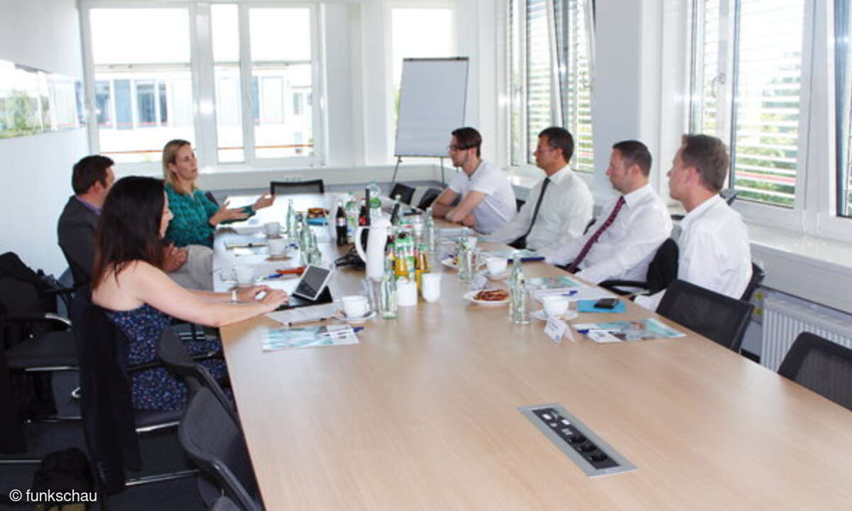 Offener Schlagabtausch: (v.l.) Moderatorin Claudia Rayling im Gespräch mit Harald Röder, Tabatha von Kölichen (beide Meru Networks), Aurel Takacs (Sysob), Willi Dütsch (Xirrus), Dirk Treue (Bintec Elmeg) und Eric Weis (funkschau).