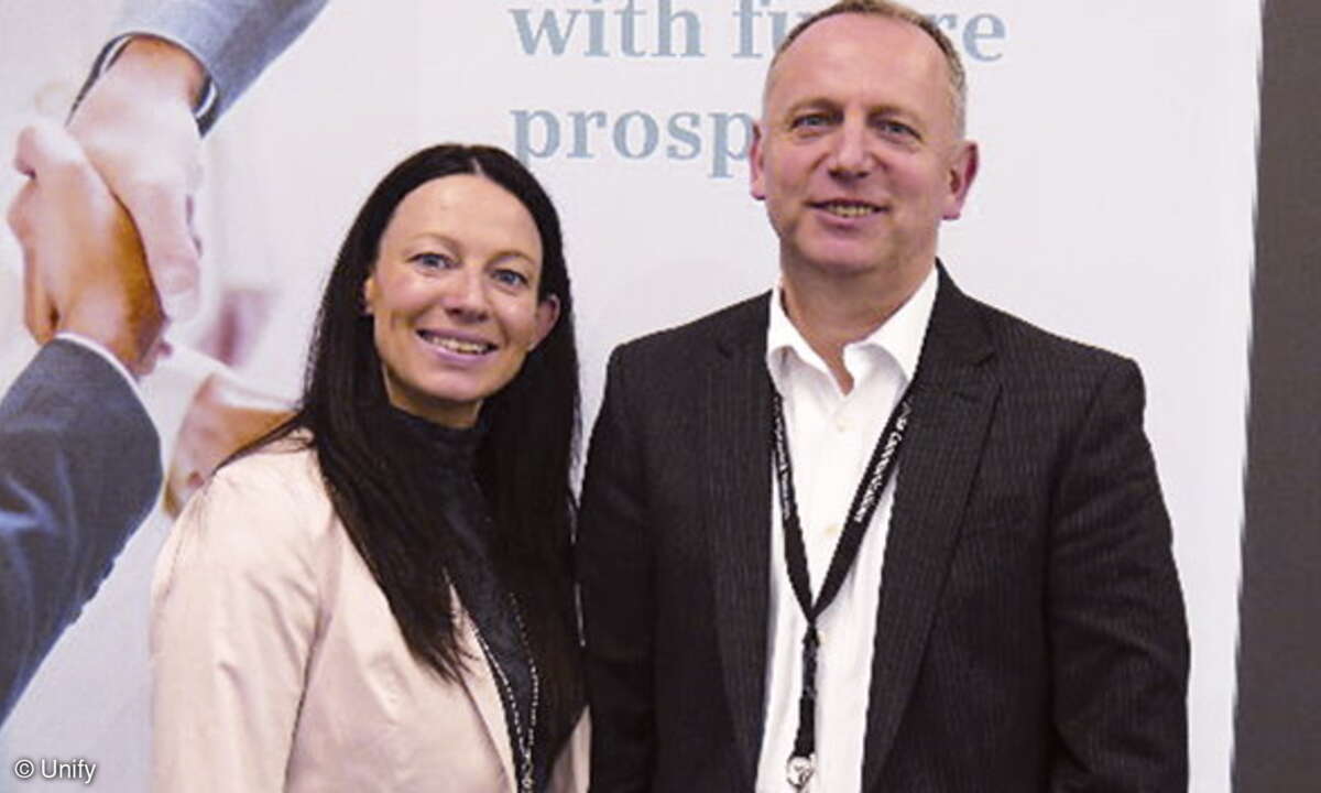 Thomas Schmieske, Leiter Indirect-Channel bei Unify (im Bild mit Claudia Rayling, Redakteurin funkschau handel)