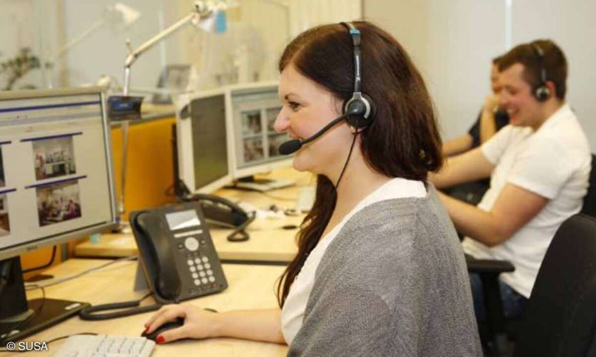 Studenten bei der Arbeit im Service-Center in Dortmund