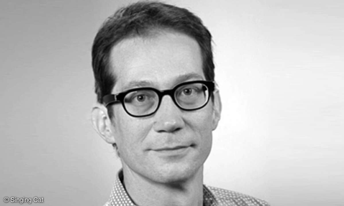 Conrad Wood Singing Cat