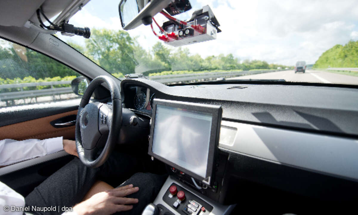 Autonomes Fahrzeug auf der Autobahn