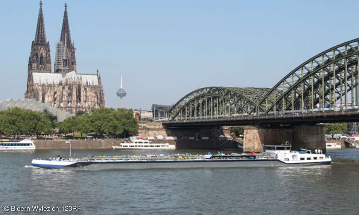 Kölner Dom mit Rheim