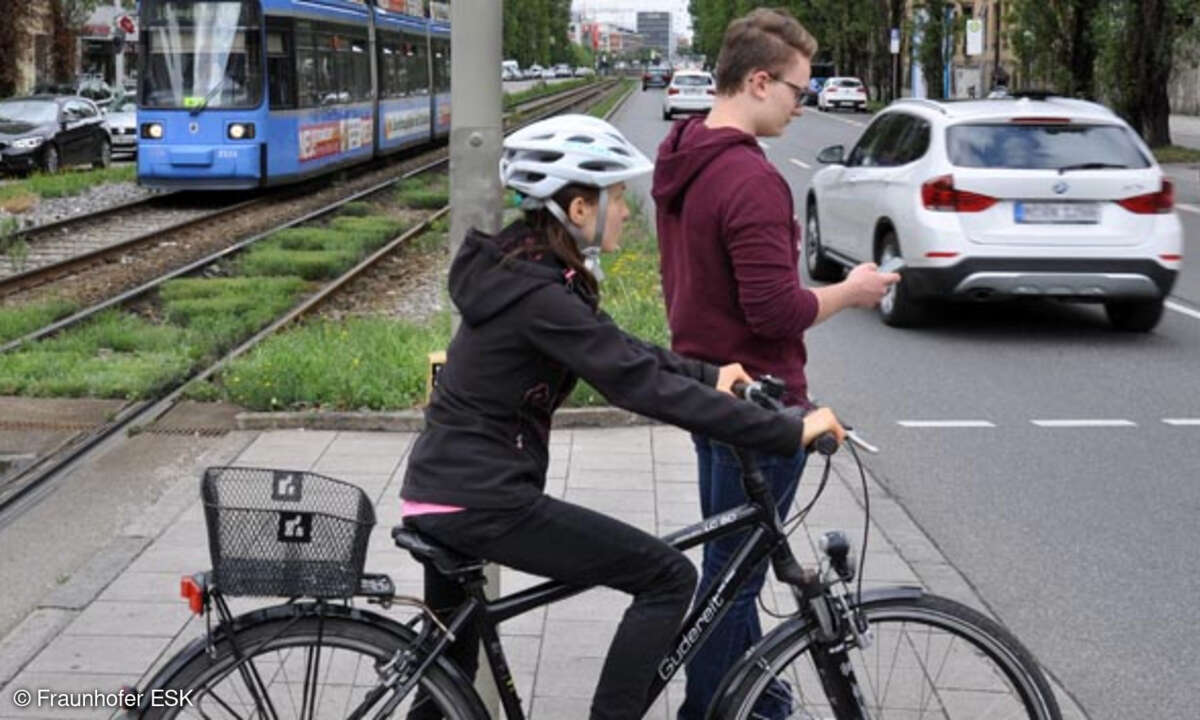 Radfahrer und Fußgänger sind in die schwächsten Verkehrsteilnehmer. Trotzdem finden sie oftmals in Konzepte zum vernetzten Verkehr der Zukunft kaum Berücksichtigung.