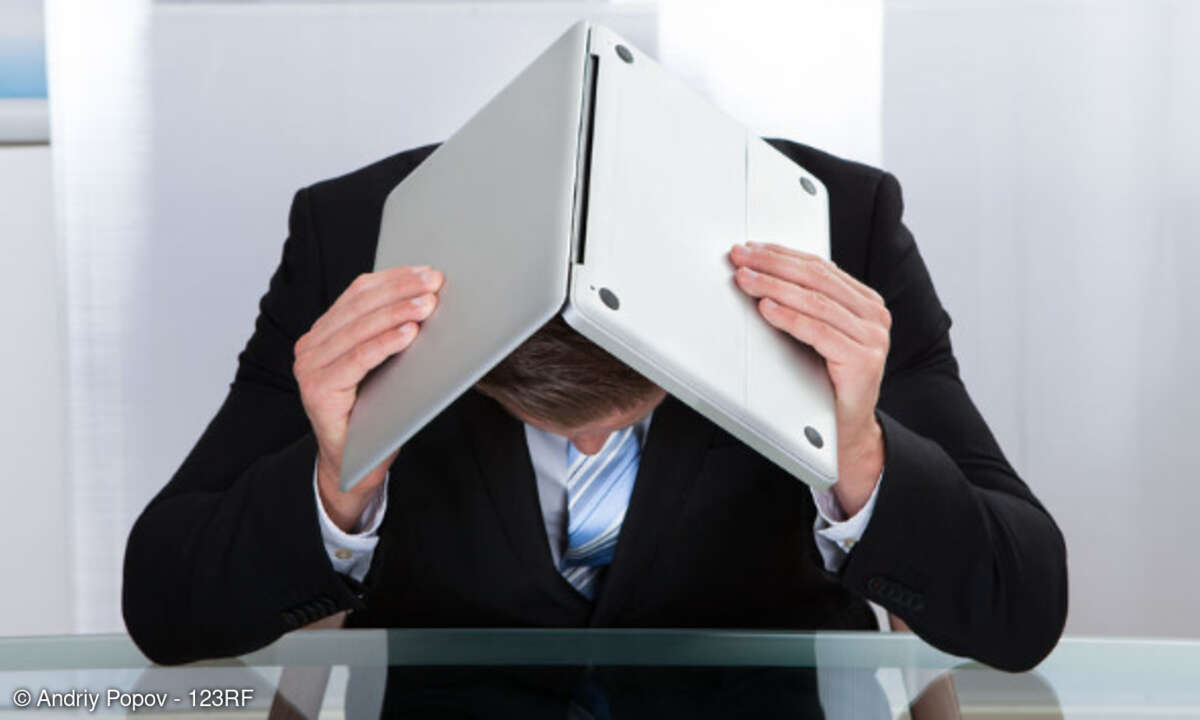 Mann Notebook aufgeben