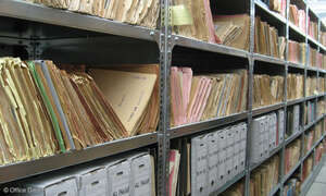 Volle Aktenschränke