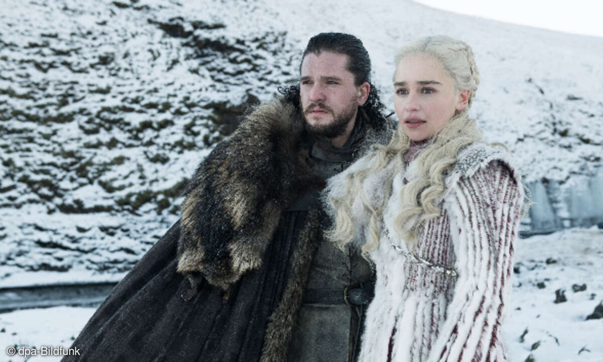 Kit Harington als Jon Schnee und Emilia Clarke Daenerys Targaryen in einer Folge der achten Staffel der Serie »Games of Thrones«