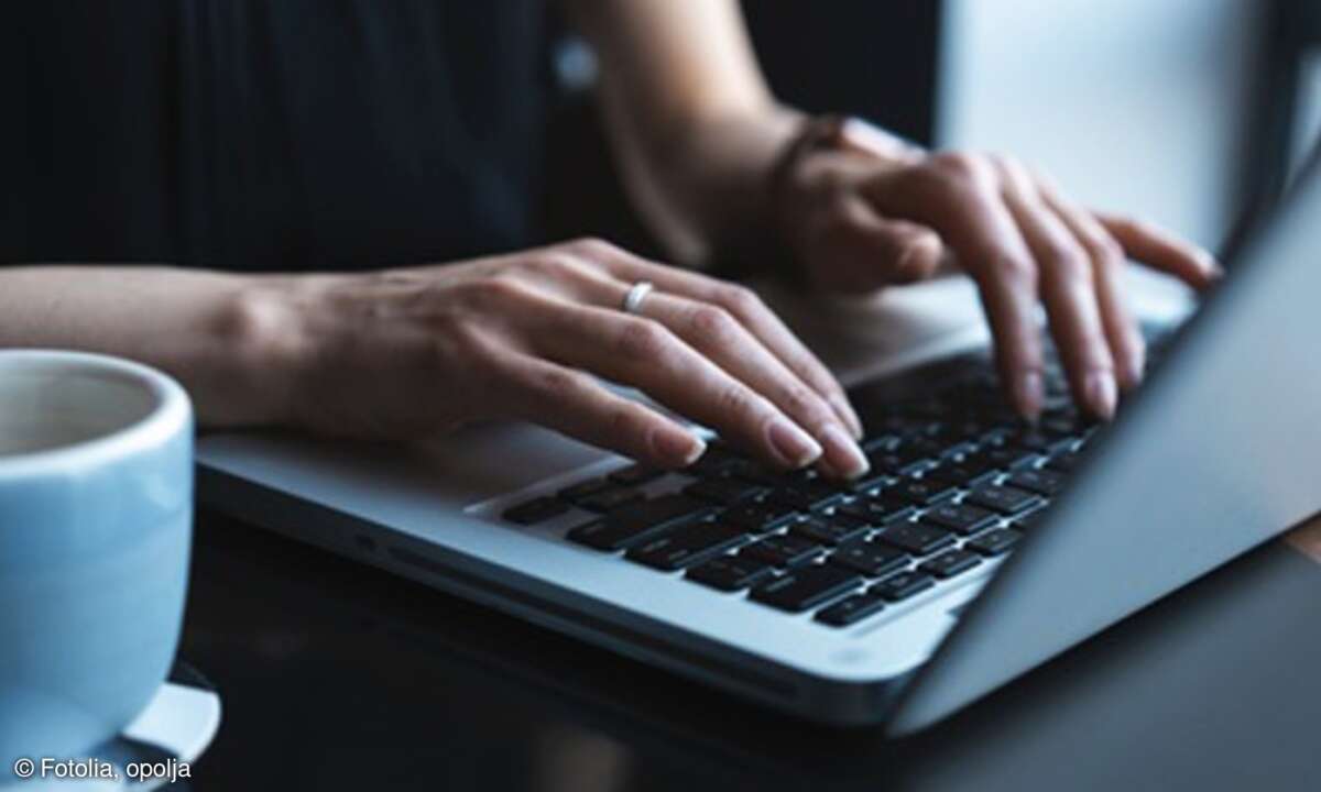 Frau am Laptop