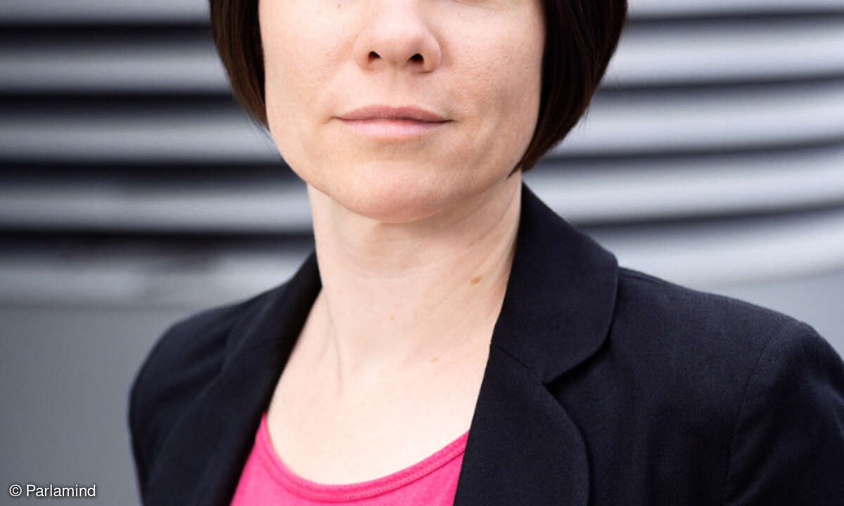 Tina Klüwer, Parlamind