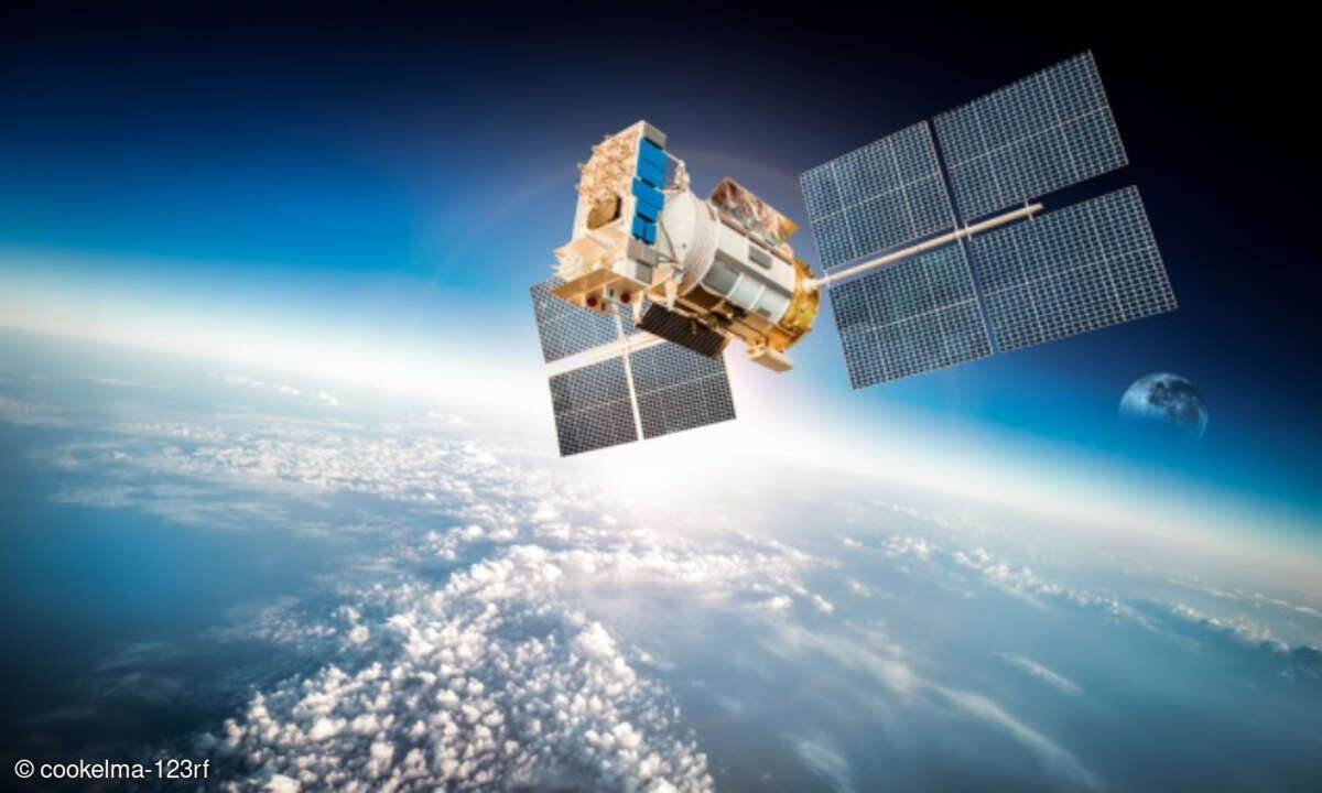 Weltraum, Satellit