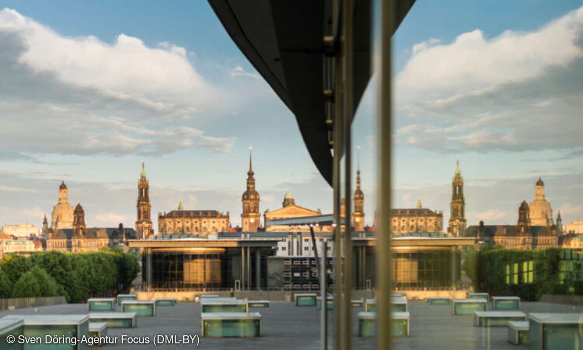 Blick vom Internationalen Congress Center auf die Silhouette Dresden