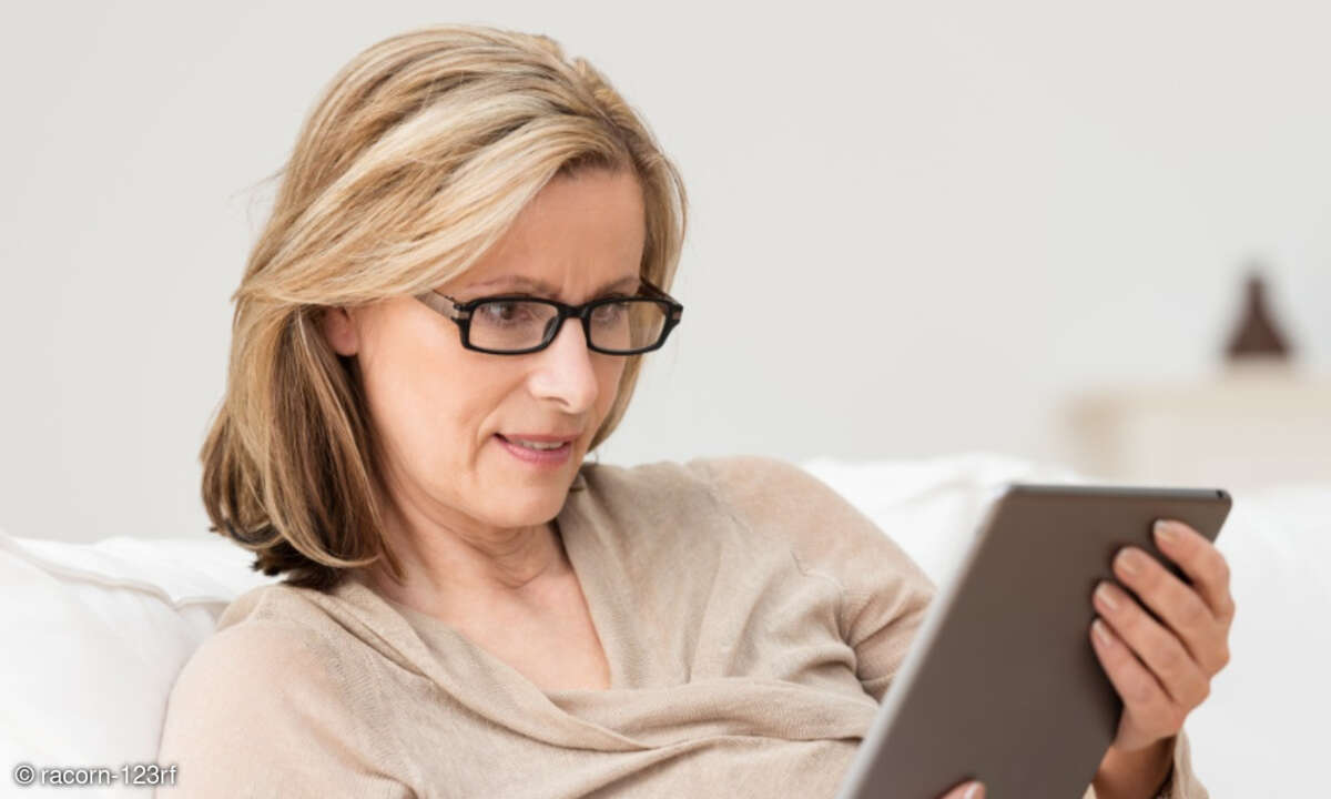 Frau am Tablet