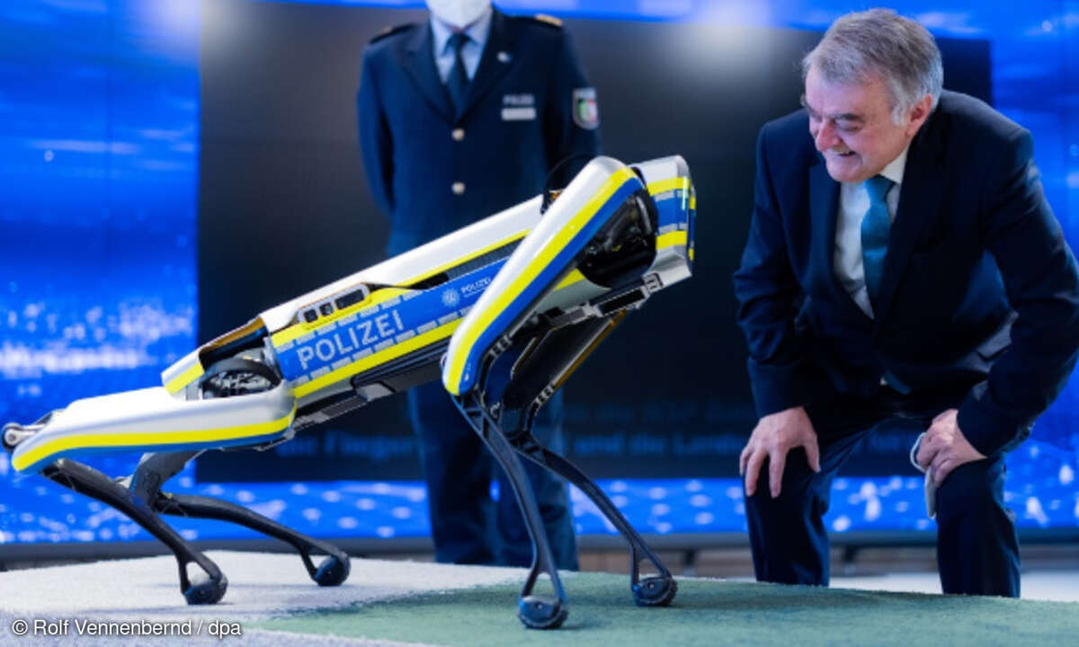 Eröffnung Innovation Lab, Lauf-Roboter Herbie, Reul