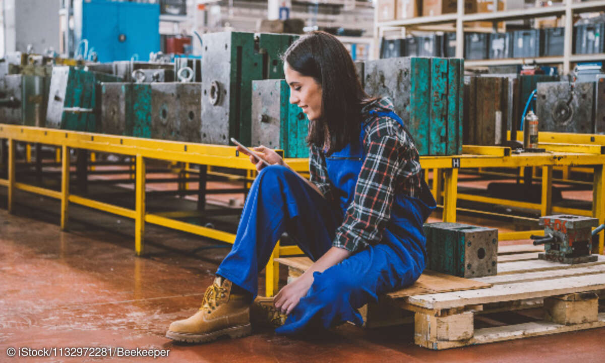 Frontline Worker, Produktion