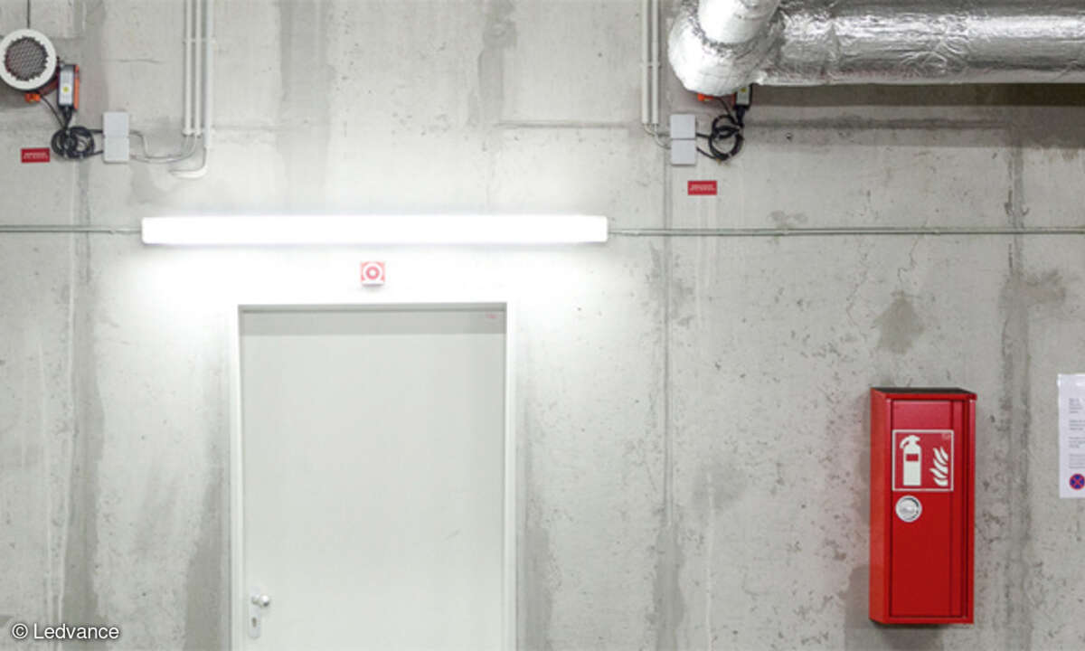 Aufgrund der Bewegungserkennung eignet sich die LED-Röhre für Anwendungen wie Lagerräume, Korridore oder Treppen- und Parkhäuser.