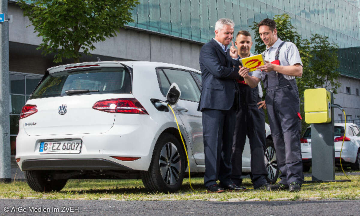 ArGe Medien im ZVEH, Elektromobilität, Ladpunkt, E-Auto aufladen