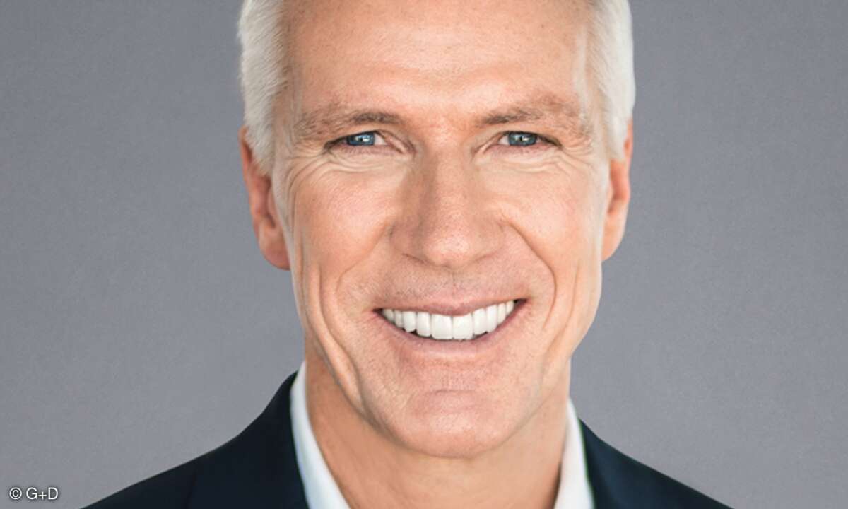 G D