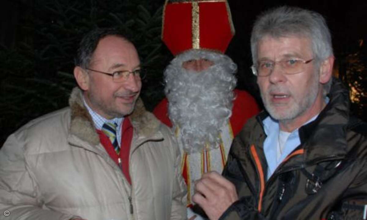 was auch den Landrat von Starnberg, Karl Roth (links), sichtlich freut.