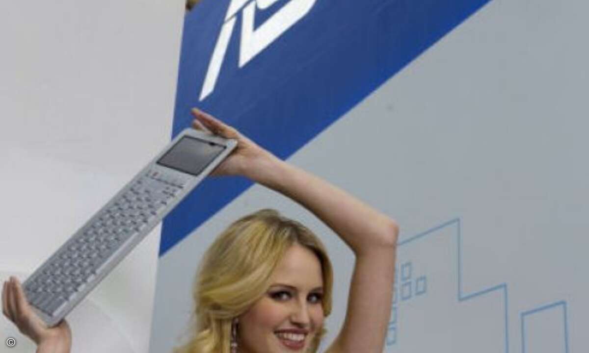 Auch das bereits auf der CES im Januar gezeigte »Eee Keyboard«, von Asus war auf der CeBIT zu sehen. Bei dem ausgefallenen Neuzugang für die Eee-Familie handelt es sich um eine stylische Tastatur, die einen vollwertigen PC integriert, und weniger als