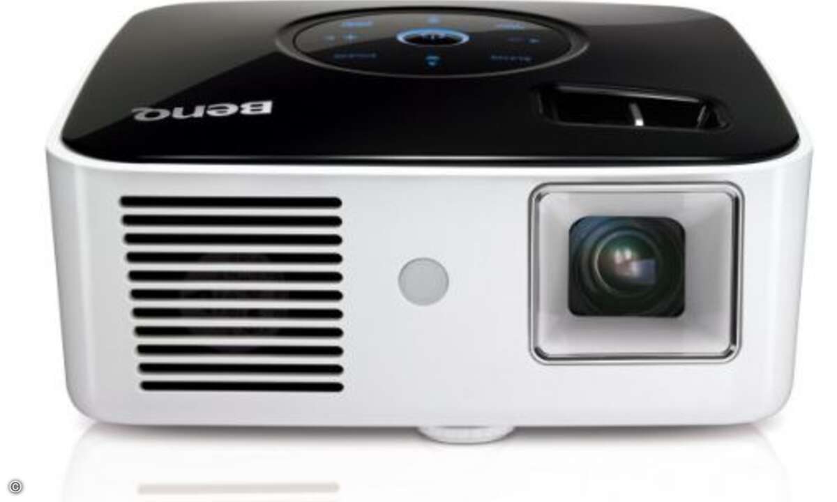 TFT- und Beamer-Anbieter BenQ hat auf der diesjährigen CeBIT seinen ersten LED-Projektor, den »Pocket Projector P1«, im Fachhandelsbereich Planet Reseller in Halle 25 vorgestellt. Der Mini-Projektor wiegt lediglich 640 Gramm und soll Home- und Busine