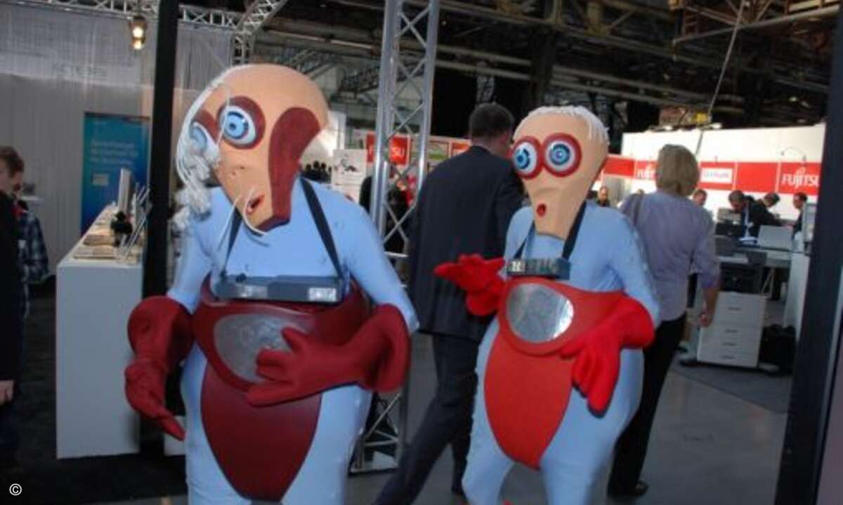 Männlein oder Weiblein? Auf der Channel Trends+Visions waren auch einige eher spröde Schönheiten unterwegs. Um eines klarzustellen: Das Foto entstand noch VOR Beginn der rauschenden Messe-Party.
