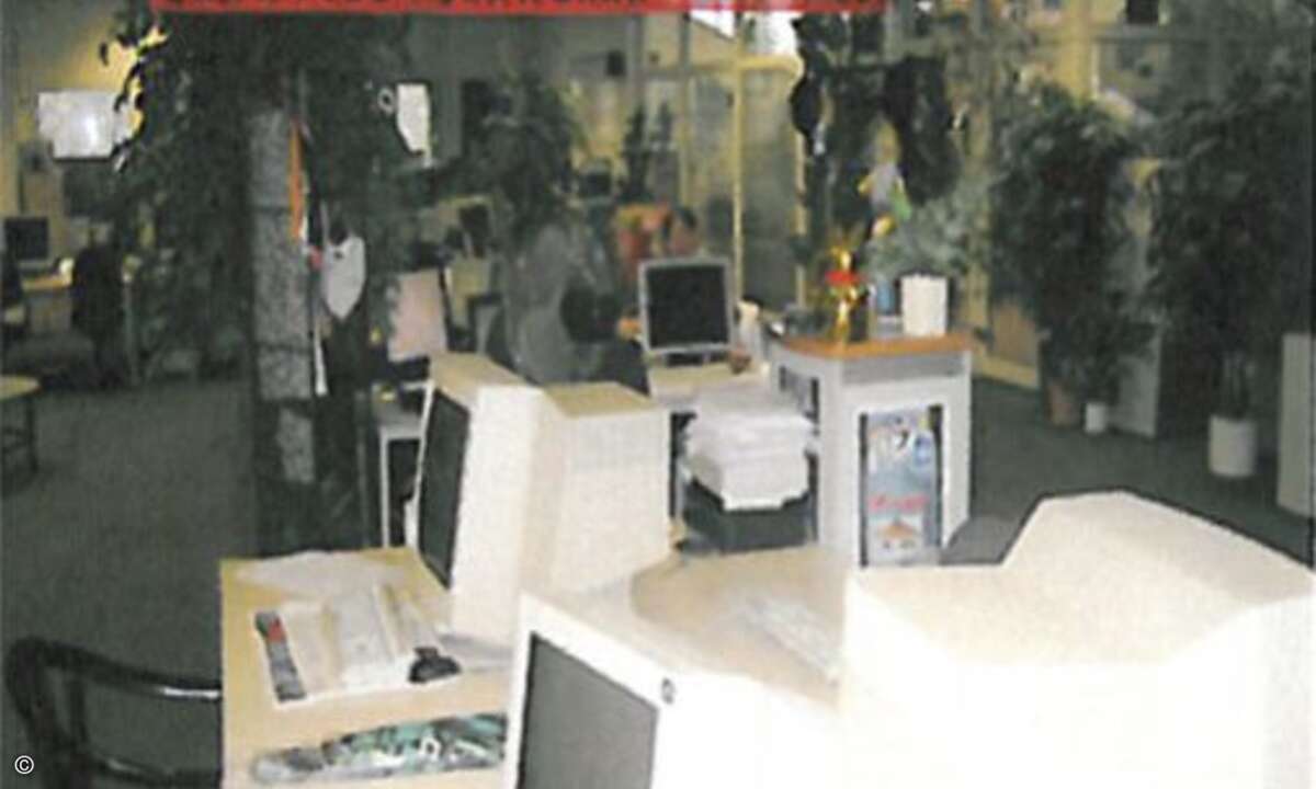 Neben der Büroeinrichtung des Etailers gibt es auch Server, eine Reihe von PCs, die Ladeneinrichtung des ehemaligen BUG-Abholshops sowie eine Reihe von Schiffscontainern zu ersteigern.