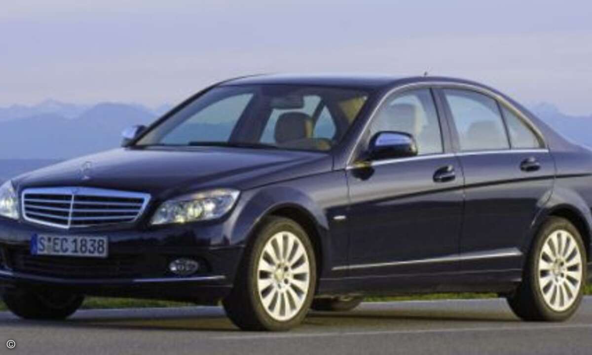 Mercedes C-Klasse: Starke Leistungen werden belohnt, wirbt Daimler für die C-Klasse. 2,35 Prozent aller Geschäftsführer entscheiden sich für diesen Fahrzeugtyp. Ab 31.800 Euro inkl. MwSt.