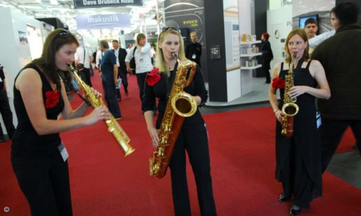 Für alle, die nicht nur Konservensound mögen, sondern auch ein Live-Erlebnis schätzen, spielen auf der Highend die Saxsisters.
