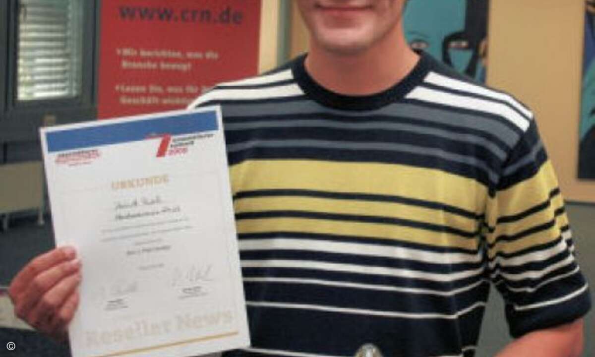 Sieger Patrick Pusch von X-Hardware aus Chemnitz nahm den Pokal und ein Preisgeld von 1.000 Euro mit nach Hause