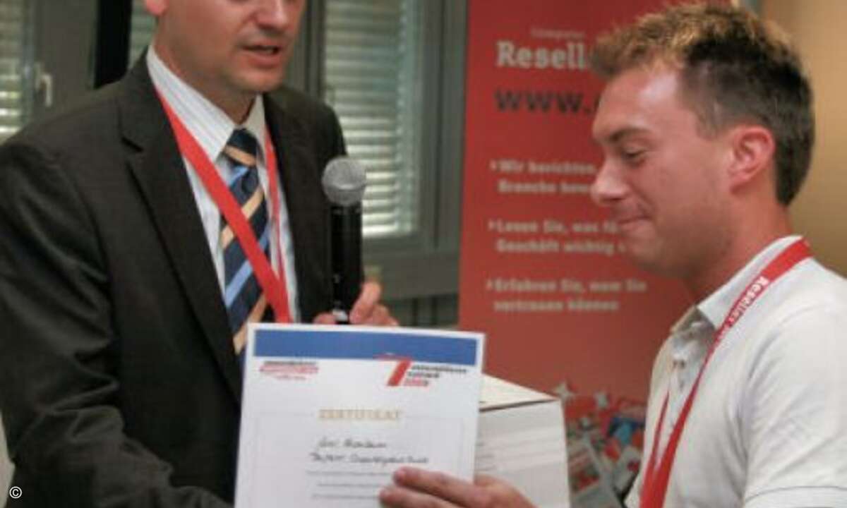 Vizemeister im PC-Schrauben, Axel Rosenbauer von TecMaxx (rechts), kündigte bereits eine Revanche an