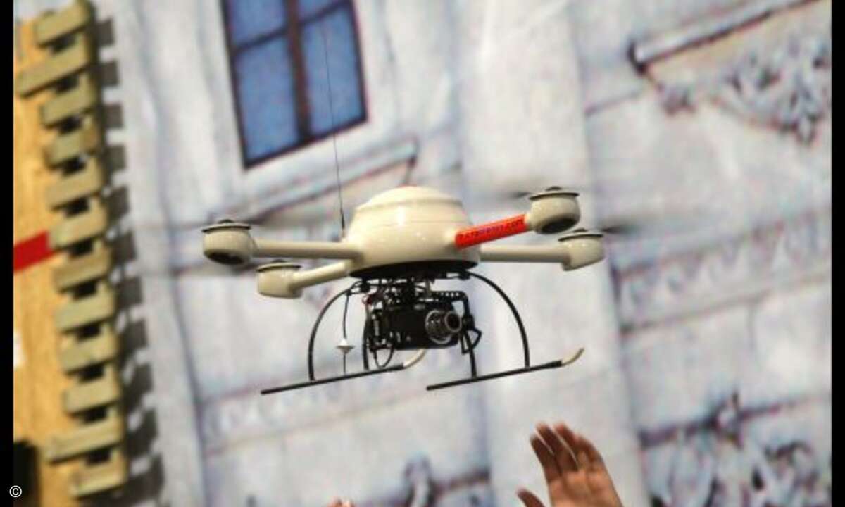 Dieser Mini-Flugroboter kann z.B. Einsatzkräften bei der Suche nach Verletzten helfen.