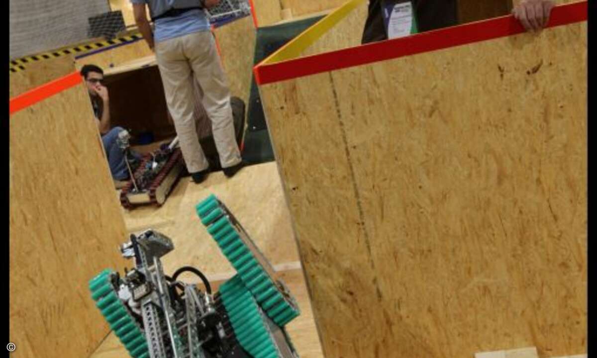 Voll auf Geländegängigkeit ist dieser Einsatz-Unterstützungs-Roboter getrimmt.
