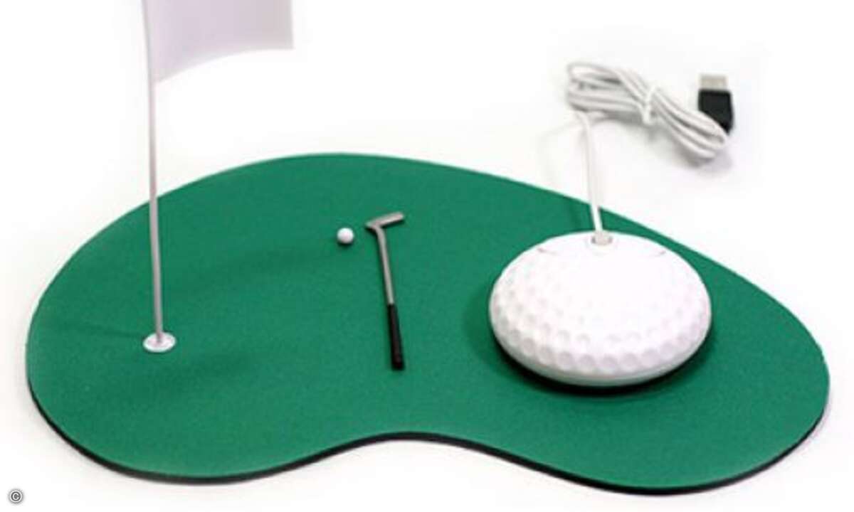 Für den Chef: Mit der Golf-Maus und dem passenden Mauspad lassen sich auch die drei Arbeitsstunden bis zum Meeting auf dem Golfplatz halbwegs stilvoll rumbringen.