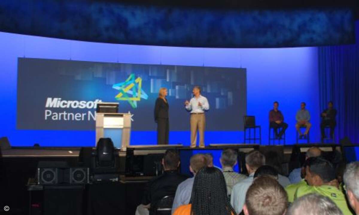 Microsofts Channel-Chefin Allison Watson und Geschäftskunden-Leiter Bill Veghte begrüßten die Konferenzteilnehmer